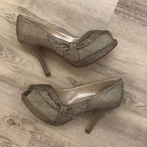 Caparros Glittery Silver Open Toe Platform Heels Gorgeous Size 7.5 EUC Holidays!